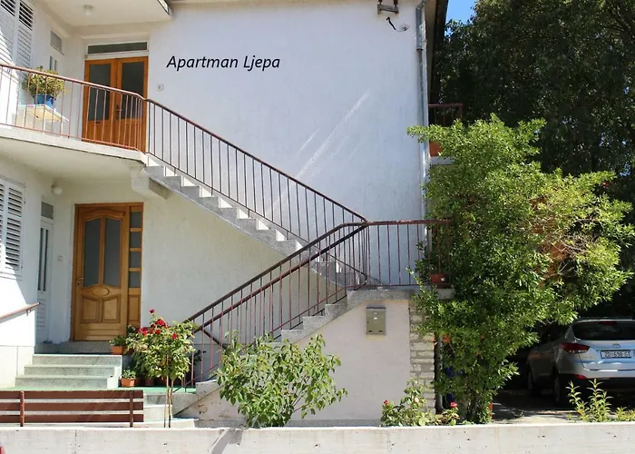 Ljepa * Биоград-на-Мору